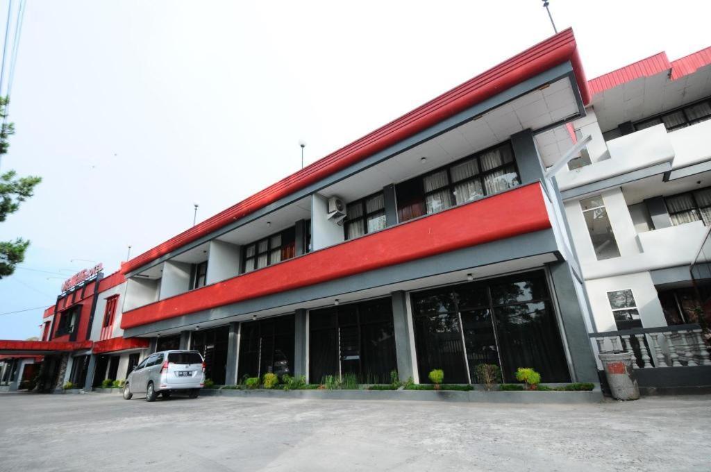 בוקיטינגי Hotel Benteng מראה חיצוני תמונה