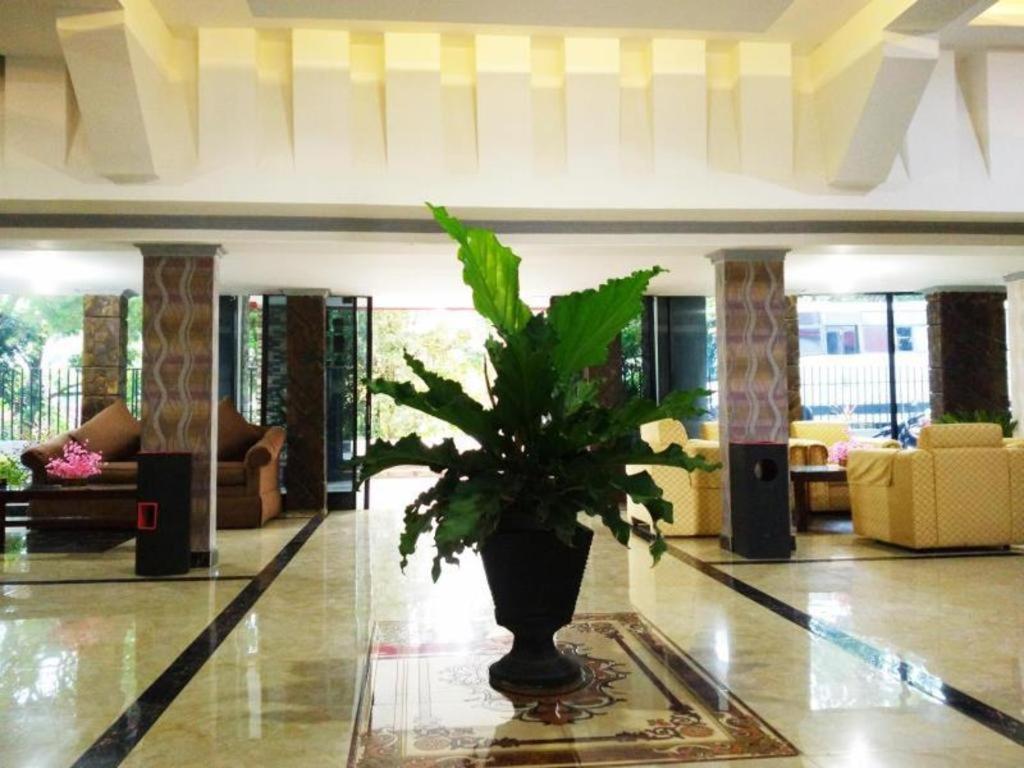 בוקיטינגי Hotel Benteng מראה חיצוני תמונה