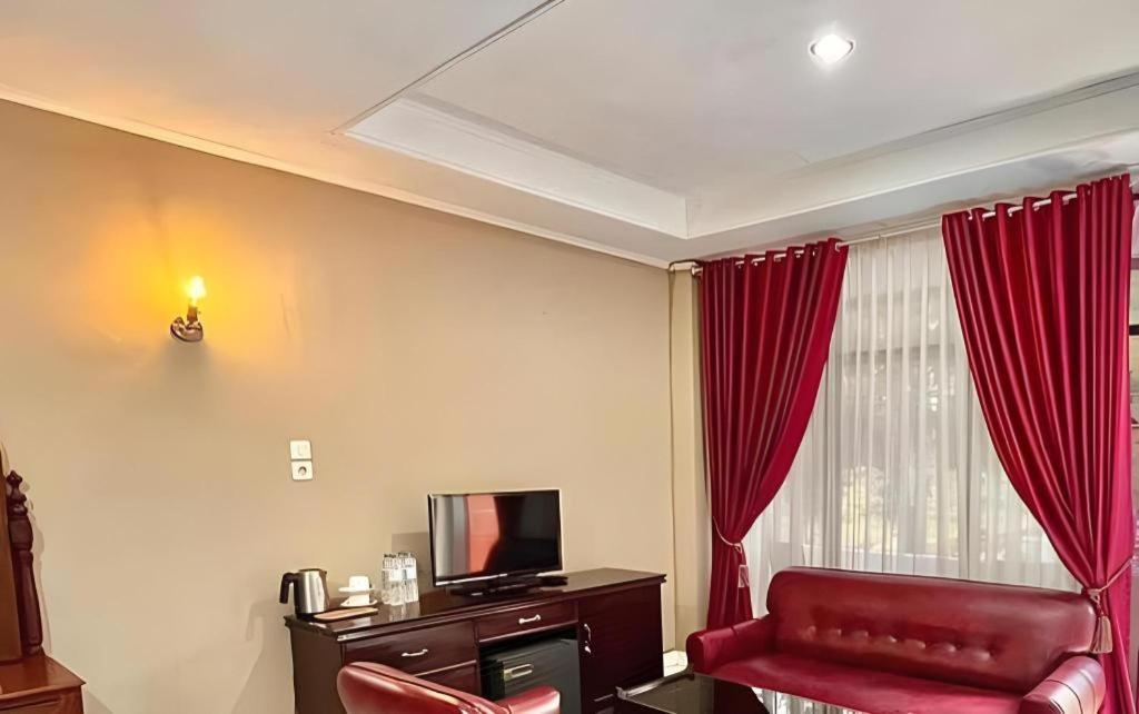 בוקיטינגי Hotel Benteng מראה חיצוני תמונה