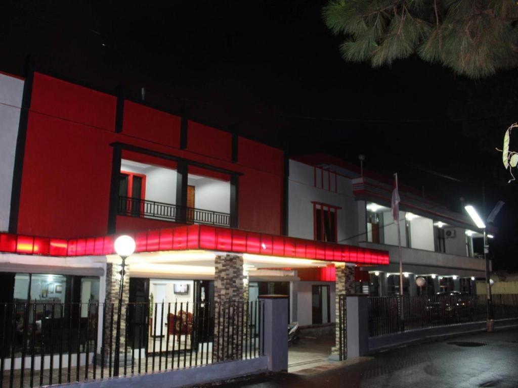 בוקיטינגי Hotel Benteng מראה חיצוני תמונה