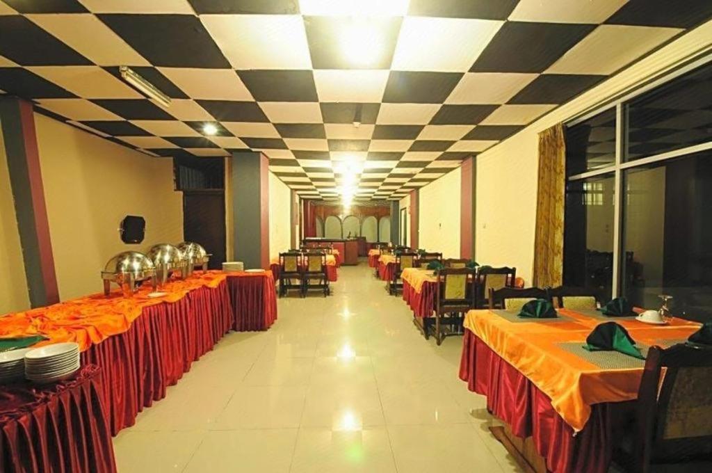 בוקיטינגי Hotel Benteng מראה חיצוני תמונה
