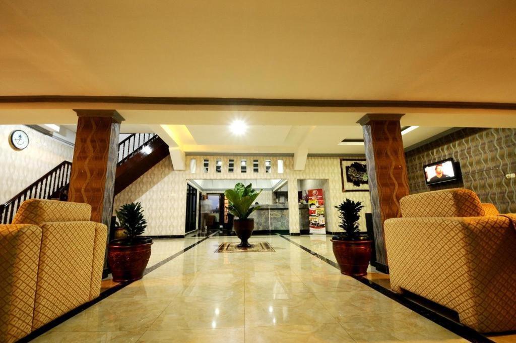 בוקיטינגי Hotel Benteng מראה חיצוני תמונה