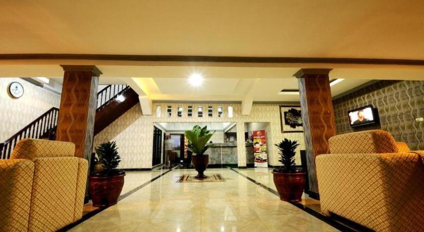 בוקיטינגי Hotel Benteng מראה חיצוני תמונה