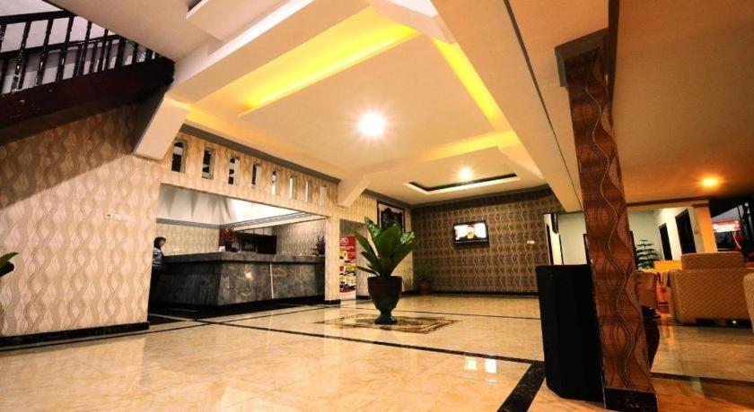 בוקיטינגי Hotel Benteng מראה חיצוני תמונה