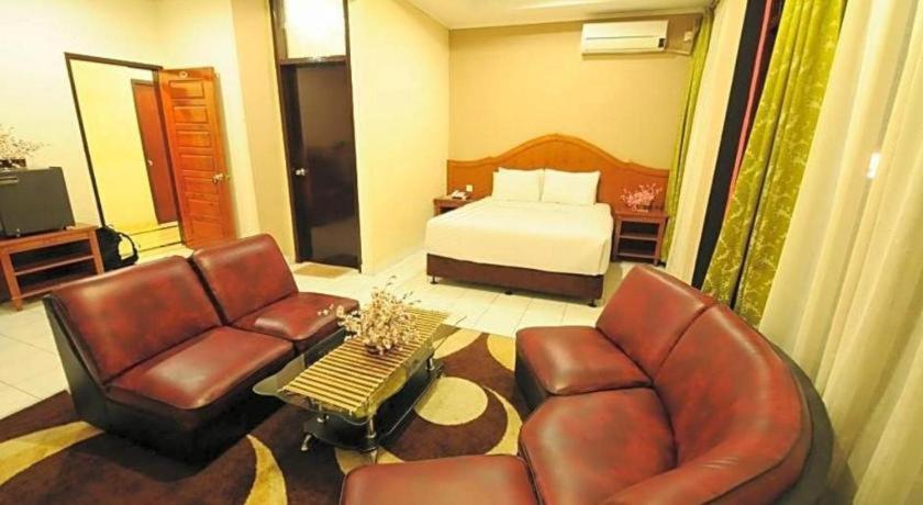 בוקיטינגי Hotel Benteng מראה חיצוני תמונה