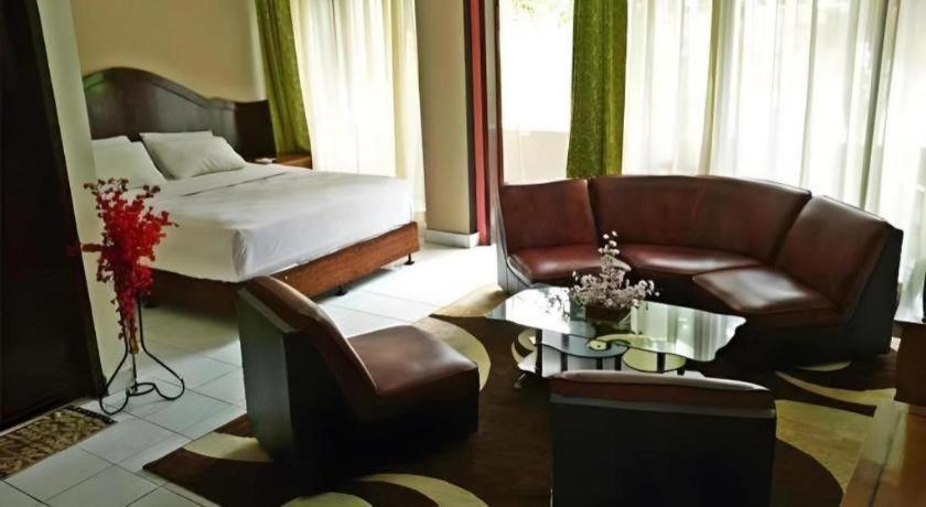בוקיטינגי Hotel Benteng מראה חיצוני תמונה