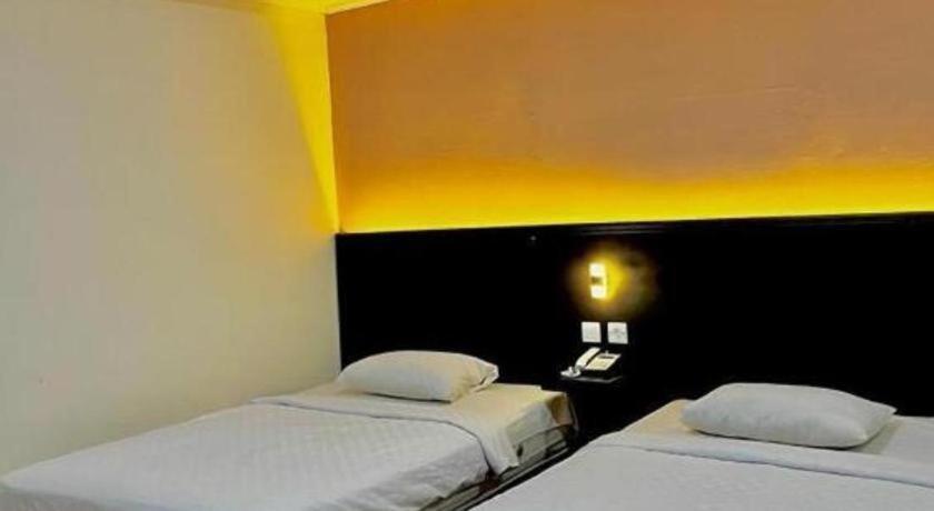 בוקיטינגי Hotel Benteng מראה חיצוני תמונה