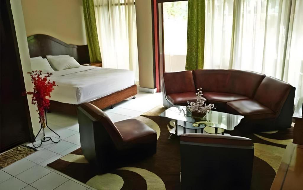 בוקיטינגי Hotel Benteng מראה חיצוני תמונה