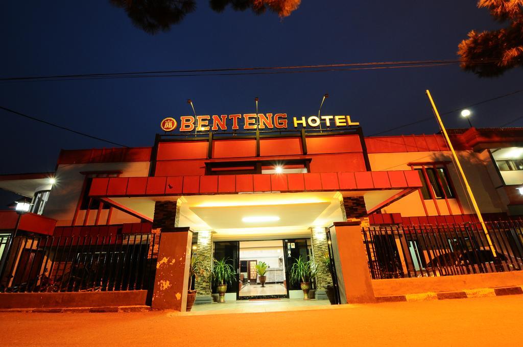 בוקיטינגי Hotel Benteng מראה חיצוני תמונה